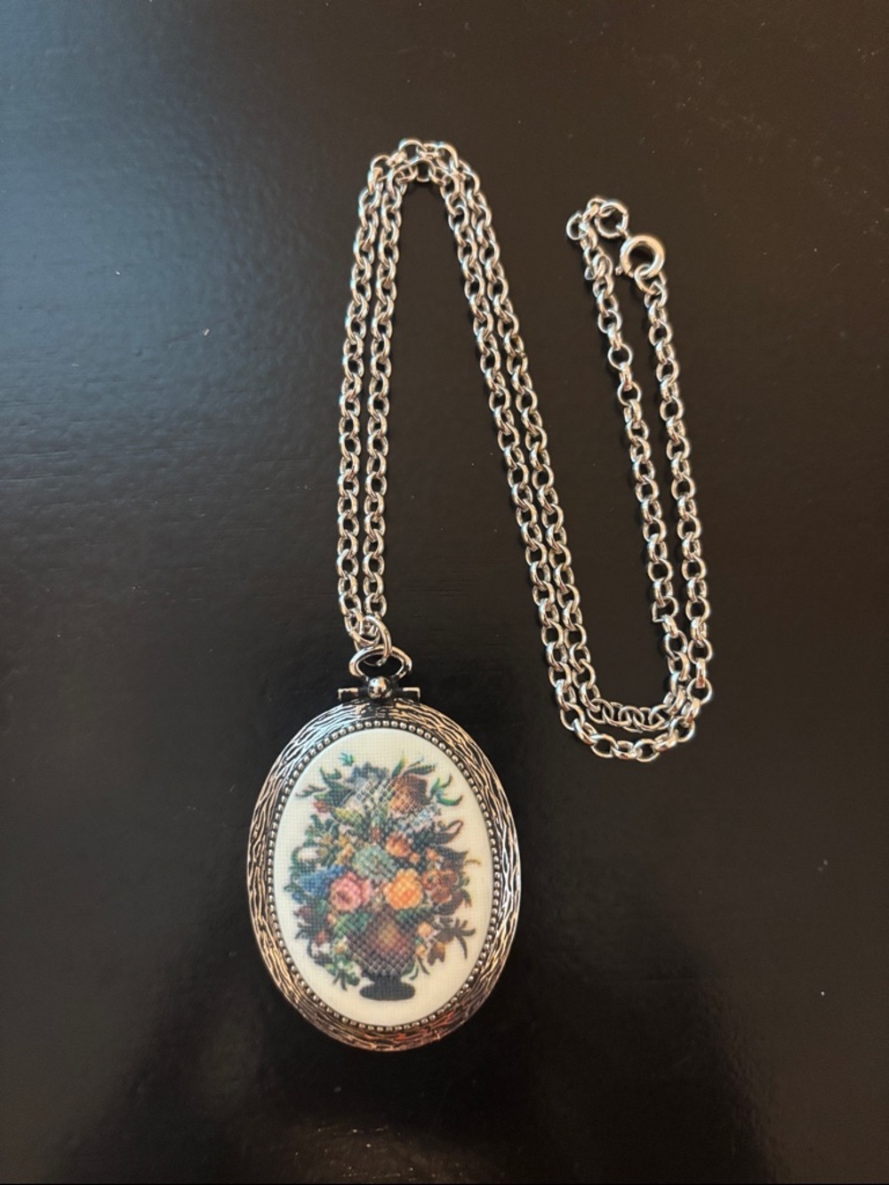 Vintage-1970’s Coventry Oval Necklace with silver plated chain